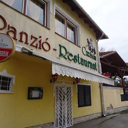 ホテル Czermann Panzio Es Etterem Oroszlány エクステリア 写真