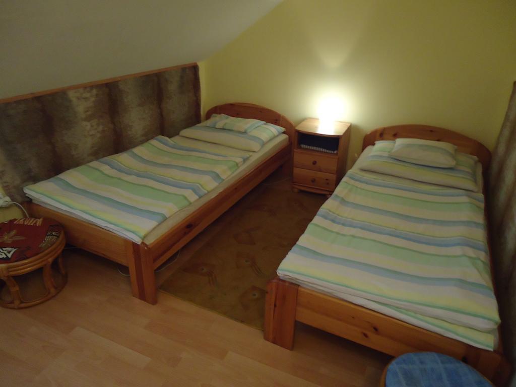 ホテル Czermann Panzio Es Etterem Oroszlány 部屋 写真